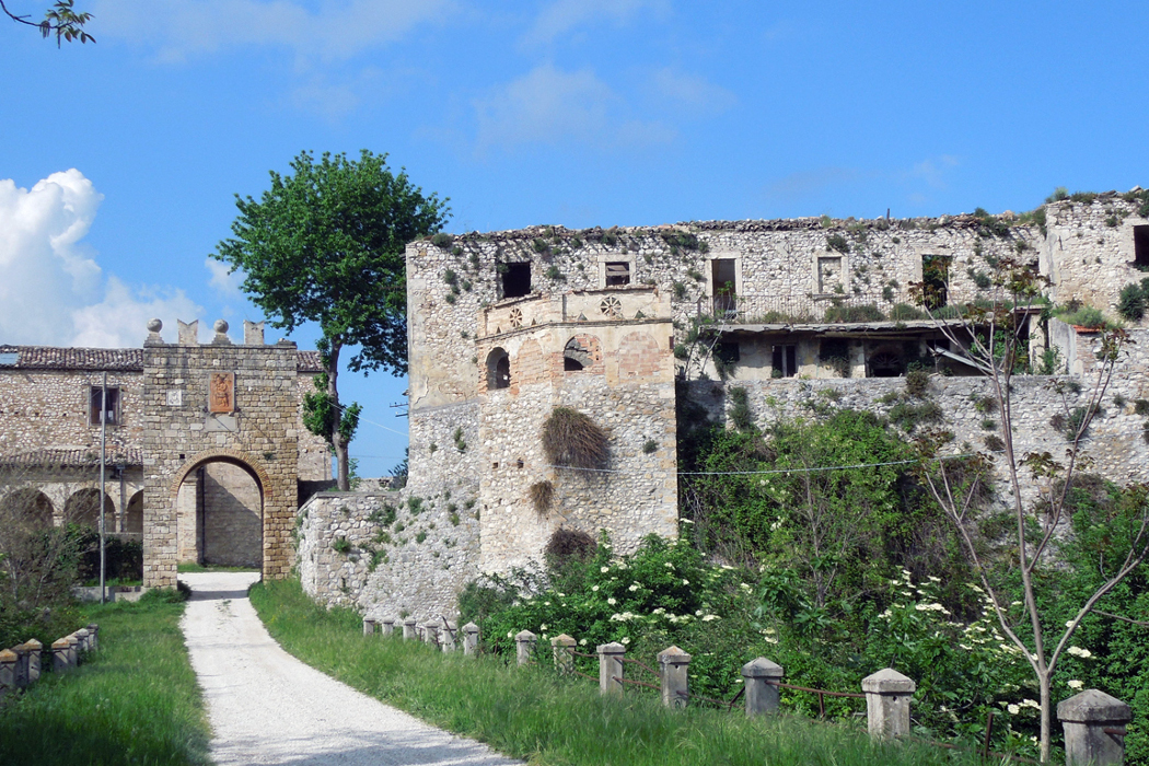 Faraone di Sant'Egidio alla Vibrata, view of mediaeval fort