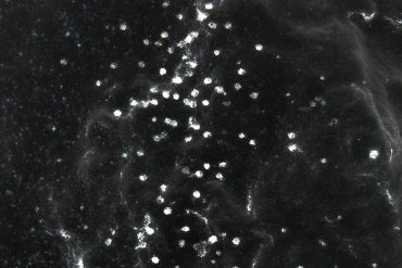 Klaas Hübner - Sog, black cloudy image with specks of white