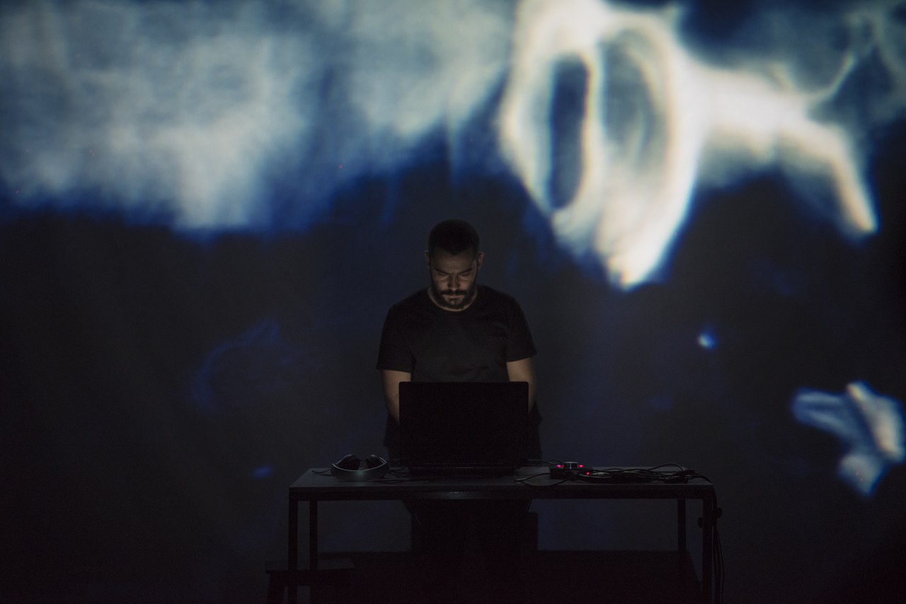 Arash Akbari – Fragments Of Yearning – Fluid Radio